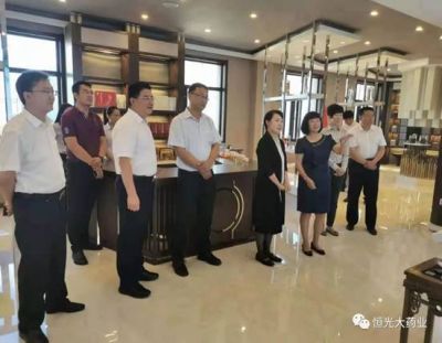 自治區(qū)黨委常委、統(tǒng)戰(zhàn)部部長王莉霞到恒光大藥業(yè)調研