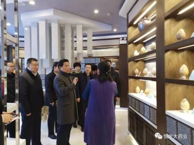 自治區(qū)黨委常委、統(tǒng)戰(zhàn)部部長、自治區(qū)副主席、赤峰市委書記段志強...